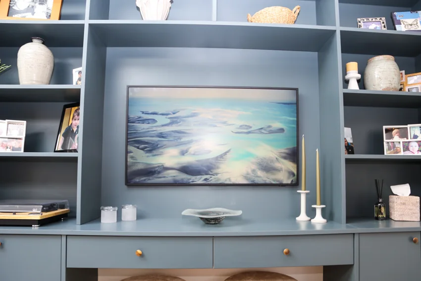 Fitted display shelving and finished interior details