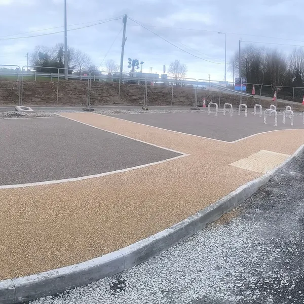 Resin-bound surface and paving layout at a commercial property