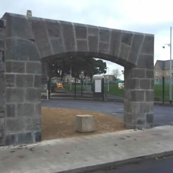 New stone arch and wall construction
