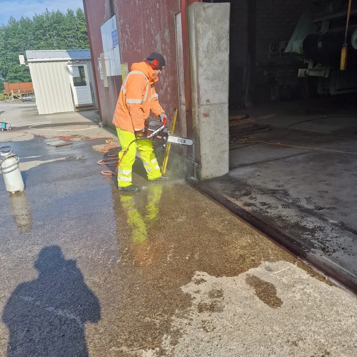Wet concrete cutting work by Derrypark Construction Ltd