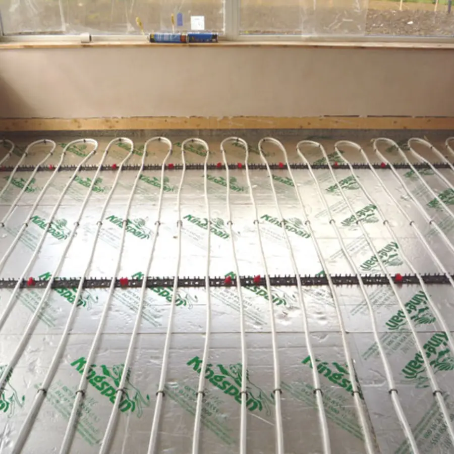 Underfloor-heating system pipework and controls