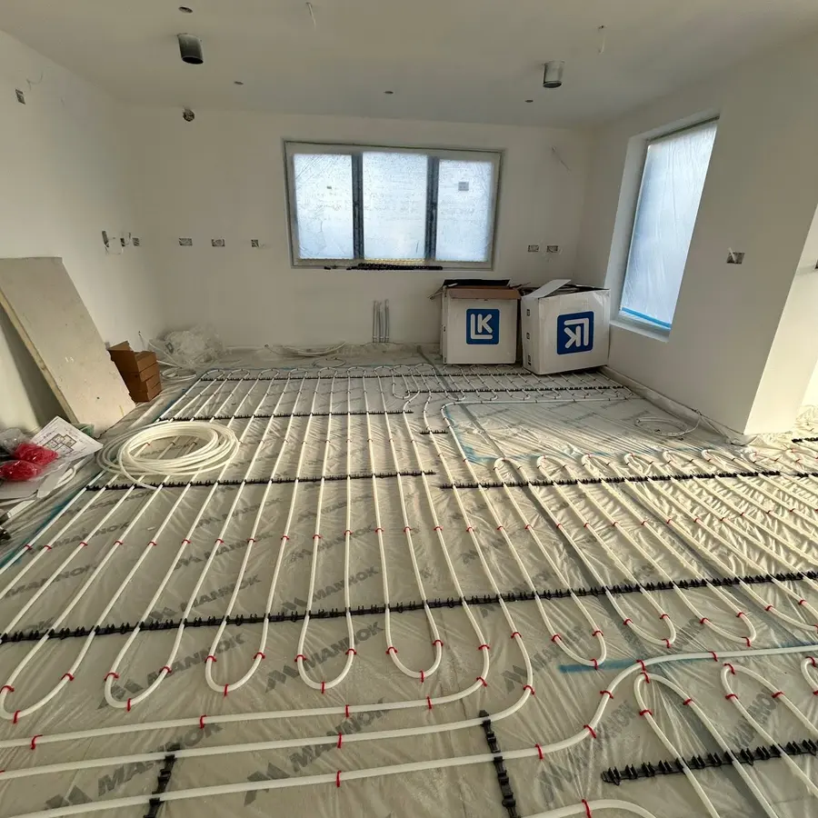 Underfloor-heating installation prepared before screed