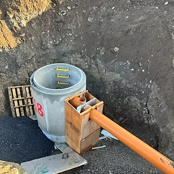 Drainage chamber installation on a construction site