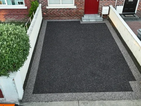 Leaf 2 Leaf Landscapes driveway and resin-bound surfacing project photograph 1