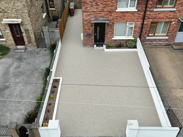 Leaf 2 Leaf Landscapes driveway and resin-bound surfacing project photograph 8