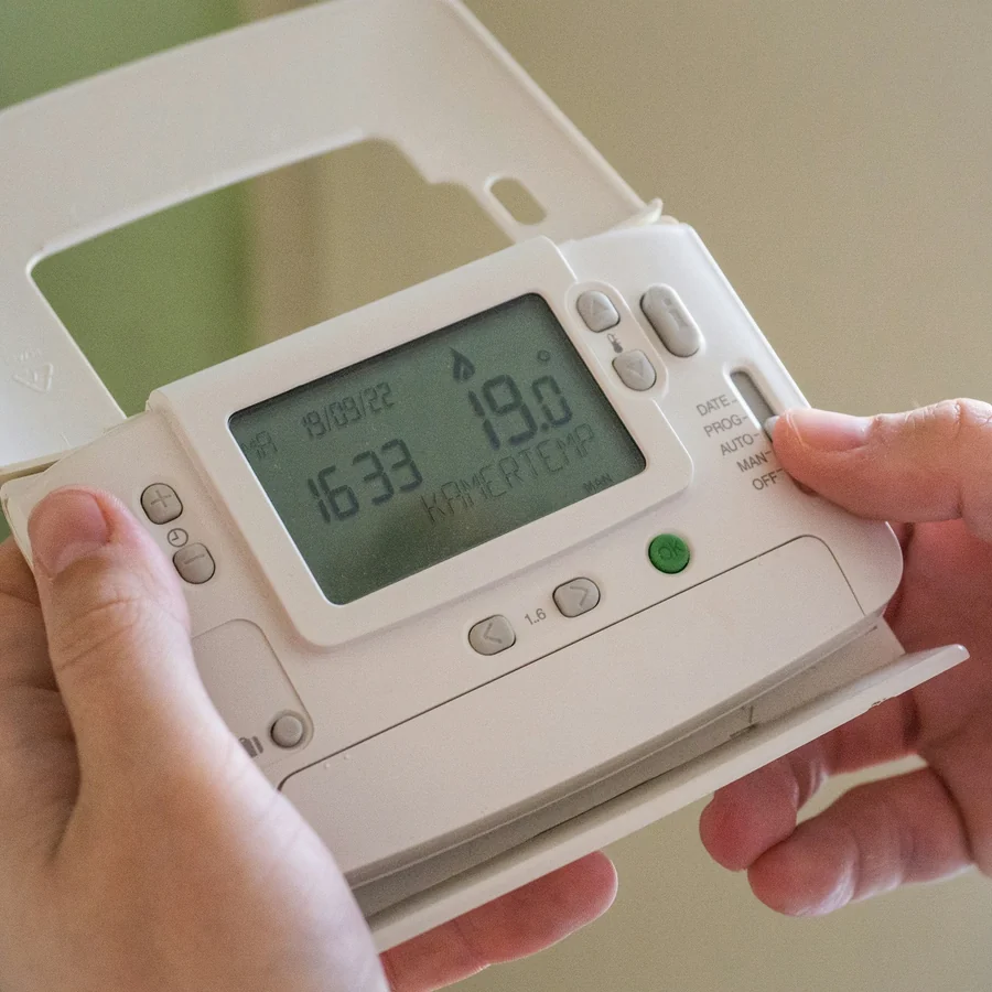 Digital heating thermostat and temperature control