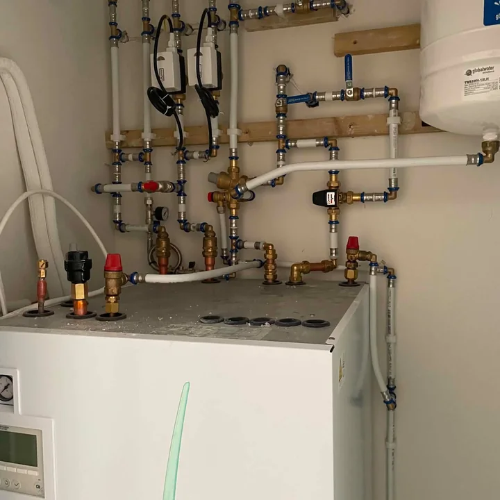 Plumbing manifold and hot water system pipework installation in Dublin